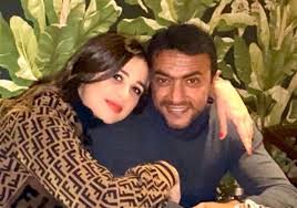 حل الفنان أحمد العوضي، ضيفًا مع الإعلامي وائل الابراشي ببرنامج التاسعة المذاع على قناة مصر الأولى، أمس الثلاثاء، وكشف. ÙŠØ§Ø³Ù…ÙŠÙ† Ø¹Ø¨Ø¯ Ø§Ù„Ø¹Ø²ÙŠØ² Ø£Ø­Ù…Ø¯ Ø§Ù„Ø¹ÙˆØ¶ÙŠ Ø­Ø¨ Ø¹Ù…Ø±ÙŠ ÙÙŠØ¯ÙŠÙˆ Ø®Ø¨Ø± ÙÙŠ Ø§Ù„ÙÙ†