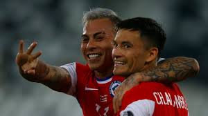 In american english, chili is the most common spelling for the spicy peppers as well as the stew and hotdog topping. Chile Vs Bolivien Bei Der Copa America Ubertragung Stream
