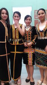 Perhiasan dan sulaman pada pakaian tradisi kadazan adalah sederhana berbeza dengan etnik lain. Farmacie Suc Array Of Pakaian Tradisional Sabah Remat Mg Ro