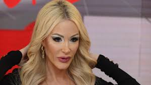 Kelemen Anna meztelenül üzent Trumpnak a merénylet után