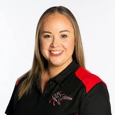 Samantha Reeves's Instagram, Twitter & Facebook