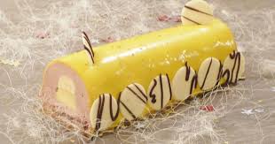 Buche Chocolat Lacte Et Fruits De La Passion Decoration Chocolat Chocolat Faire Fondre Du Chocolat