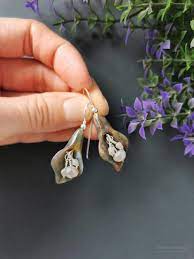 Calla Lily Flower Dainty Earrings Sterling Silver Floral Etsy Fairy Jewelry Pearl Stud Earrings Floral Pendant Necklace