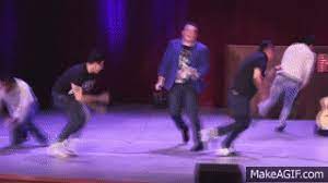 Franco escamilla, comediante, cantante, locutor, experto en nada y crítico de todo. Franco Escamilla La Gran Final Monologo Parabolico On Make A Gif