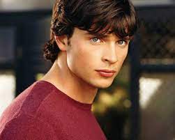 He was born thomas joseph welling in putnam valley, new york, to bonnie and thomas welling, who is a retired executive for general motors. Smallville S Tom Welling Talks Chance Of Reprising Superman Role