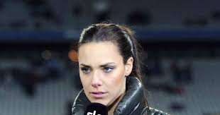She has also hosted das pro7 länderspiel and presented at a number of uefa league events. Esther Sedlaczek Sky Moderatorin Ist Schwanger Und Verlobt Wer Ist Ihr Partner