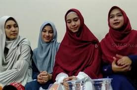 Oki mengunggah foto jenazah sang ayah yang terbujur kaku di Ria Ricis Akui Alami Depresi Nasihat Oki Setiana Dewi Menohok Matamata Com