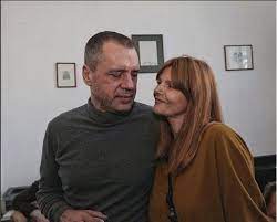 Domnu' ciuvică, fiți mai combativ, că vă taie din salariu! Mugur Ciuvica Are O Sotie Foarte Frumoasa Stirile Kanal D Couple Photos Couples Photo