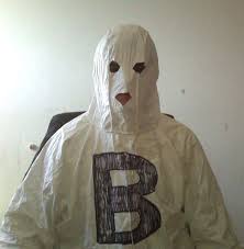 Ante ellos, el fantasma de la b volvió a aparecer y publicó en youtube la canción sube, que acusa al cuadro rojo de pagar para poder quedar en el tercer puesto. El Fantasma De La B Oficial Fotos Facebook