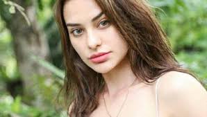 Sebelum menikah, nora alexandra sempat menjalani ritual potong gigi dan otoman. Publicanews Berita Nora Alexandra