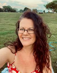 Kim Sutcliffe's Instagram, Twitter & Facebook