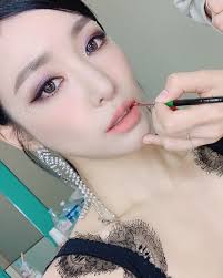 Nữ ca sĩ sắp kết đôi với Song Joong Ki là ai?