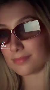 Etiqueta a ESA persona en este video de Carladiary