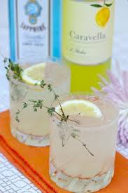 Limoncello Gin Cocktail With Grilled Thyme Gin Cocktail Rezepte Limoncello Cocktails Mit Gin