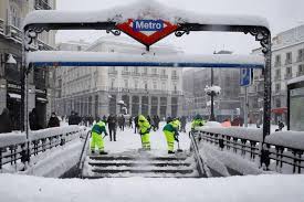 Nieve synonyms, nieve pronunciation, nieve translation, english dictionary definition of nieve. Madrid Bloqueada Por La Gran Tormenta De Nieve Que Afecta Al Centro De Espana Fotos Nndc Mundo Gestion