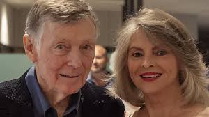 She is known for being a tv actress. 6ll1odyplnhmzm