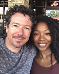 Anne Rennie's Instagram, Twitter & Facebook