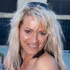 Sabrina Lange's Instagram, Twitter & Facebook