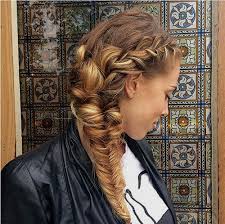 Nov 15, 2011 · grazie alla moda i capelli mossi adesso sono tornati in grande evidenza e ne viene apprezzata la bellezza e la femminilità, basta dare un’occhiata alle proposte di tagli e acconciature di capelli mossi per il 2011. Capelli Crespi Addio Tante Acconciature Semplici E Carine