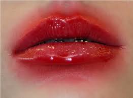 The Latest Makeup Trend Called Quot Lollipop Lipstick Quot Channels The Smudged Popsicle Lipstick Look Many O Smudged Eyeliner Smudged Makeup Lipstick Smudge