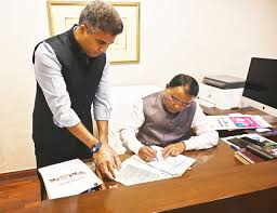 Hon'ble Chief Minister Shri Mohan Charan Majhi engaged in official work  during his visit to New Delhi.