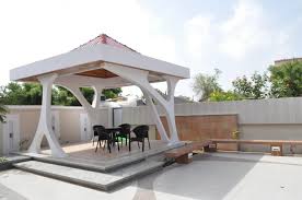 Saung berkonsep panggung dengan desain tradisional dengan penggunaan material kayu yang alami malah akan membuat nuansa etnik makin terasa di rumahmu. 60 Desain Gazebo Minimalis Bambu Dan Kayu Desainrumahnya Com