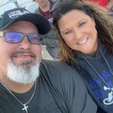 Looking for a reliable contractor who can build a porch over hang