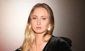 814 likes · 378 talking about this. Nieobecni Obsada Kto Jest Kim W Serialu Tvn Aktorzy I Bohaterowie Eska Pl