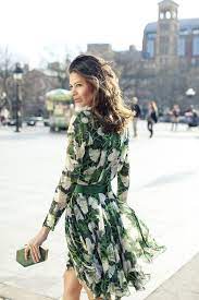 Robe D Invite Pour Un Mariage D Ete Petites Astuces Pour Choisir Le Modele Ideal Robe Retro Chic Robe De Soiree Chic Mode