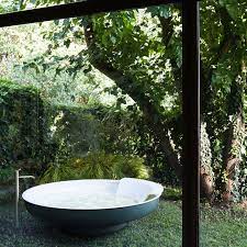 Kleine garten richtig gestalten und bepflanzen bauemotion de beeindruckend badewanne im garten badewanne im gar. Outdoor Badewanne Ufo Von Agape Bild 2 Schoner Wohnen