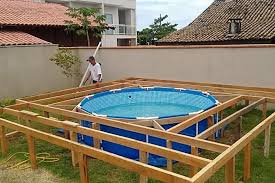 Statt Normaler Esstischgarnitur Baut Diese Familie Individuelle Essecke In 2020 Garten Pool Selber Bauen Pool Im Garten Pool Terrasse