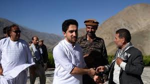 Massoud est mort le commandant ahmed shah massoud, symbole de la résistance afghane et farouche opposant aux taliban a été enterré, dimanche, dans la vallée du panchir en afghanistan. Quinze Ans Apres La Mort Du Commandant Massoud Le Fils Du Lion Continue Le Combat
