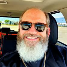 Hi. The fuel cap has got stuck. The key won't turn. Been trying after oil  and WD40. Is there a way of forcing it? Or prising it off? Thanks