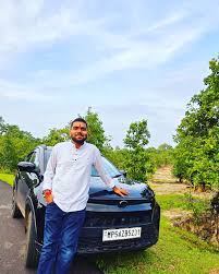 Living That Retro Life💸.......... @shami_11nd . . . . . . . .  #jaamgate#mountainview#nature#viralpost#instafeed#instagram#cargoals#money#hilltopview