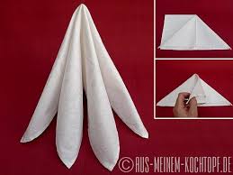 Servietten Falten Vom Tafelspitz Zur Bestecktasche Servietten Falten Servieren Falten Servietten Falten Weihnachten