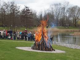 Noch fällt kein schnee und die wiesen sind mit grün bedeckt. Eiersuche Im Grunen Buntes Oster Programm Fur Familien Im Britzer Garten Und Bei Bauer Mendler Rudow