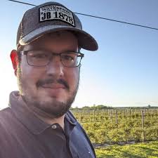 Mỗi lần cô ấy về cô ấy đều mong được lên hình tiêu đề và cô ấy thậm chí  không cố kiếm.