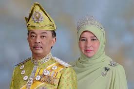 Sultan pahang kelima, sultan ahmad shah al musta'in billah ibni almarhum sultan abu bakar dilapor kembali ke rahmatullah pagi tadi. Pahang Sultan Elected As 16th Agong Thestartv Com