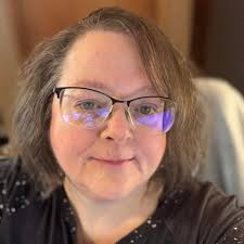 Can I keep chickens in my backyard in Pinawa, Manitoba?