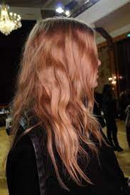 truskawkowy blond rozowe zloto ma byc kolorem sezonu kto moze go nosic summer hair color hair styles rose gold hair