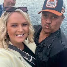 Who are recommended acoustic female singers for a wedding ceremony in  Hunter Valley in May 2026?