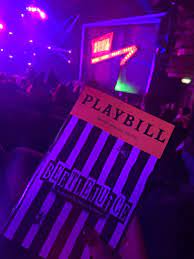 Shake, shake, shake, senora, shake your body line. Beetlejuice Fotos