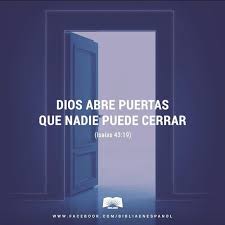 Este Asombroso Tumblr Usa Versos De La Biblia Como Carteles Inspiradores Dios Abre Puertas Biblia En Espanol Frases Cristianas
