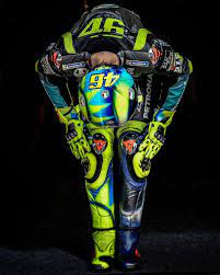 News, aggiornamenti, season, fotogallery e tanto altro ancora. Valentino Rossi Valeyellow46 Twitter