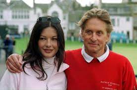 Mit diesen worten hat toni garrn die geburt ihrer tochter bekanntgegeben. 13 Jahre Lang Gingen Catherine Zeta Jones Und Michael Douglas Durch Dick Und Dunn Nun Versucht Das Promipaar Seine Ehe Durch Eine Auszeit Zu Retten Stuttgarter Zeitung