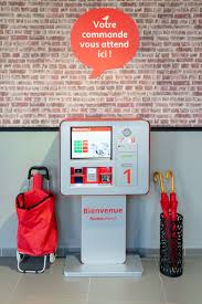 Cette carte paramétrable, nominative et sécurisée grâce à la saisie d'un code pin permet à vos collaborateurs de se ravitailler dans plus de 200 stations partout en france. Auchan Mise Sur Le Drive Pieton En 2021 A La Conquete Des Centres Villes Zdnet