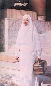 صورة نادرة للفنانة سامية جمال بملابس الاحرام فى أيامها الاخيرة egyptian actress egyptian history egypt history