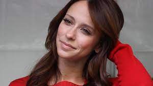 After having kids, she took a break for two years. Jennifer Love Hewitt Finally Joined Instagram And Her First Posts Are Epic Hellogiggles