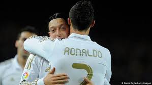 Özil ve ilıcalı'nın kupa sevinci sırasında çektirdiği fotoğraf sosyal medyada yer buldu. Dha Mesut Ozil Fenerbahce Ile Anlasti Spor Dw 06 01 2021