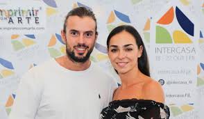 Depois de sete anos de vida em comum, o pasteleiro e a influencer digital decidiram por um ponto final no matrimónio. Vanessa Martins E Marco Costa Surpreendem Amigos Com Divorcio Isto E Muito Estranho